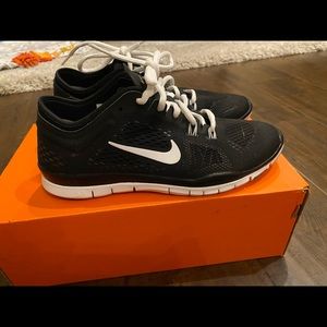 NIB Nike Free 5.0 TR Fit 4, Black and White Sz 8